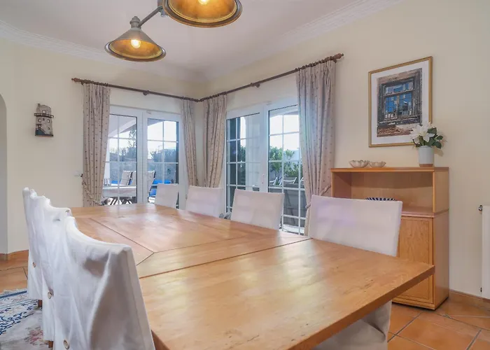 Majoka, 4 Bedroom Private *