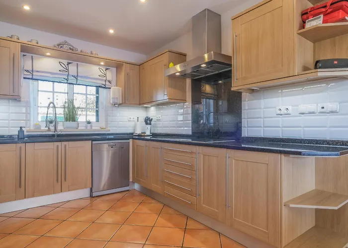 Villa Majoka, 4 Bedroom Private Lagos