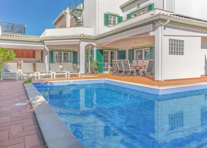 Majoka, 4 Bedroom Private *