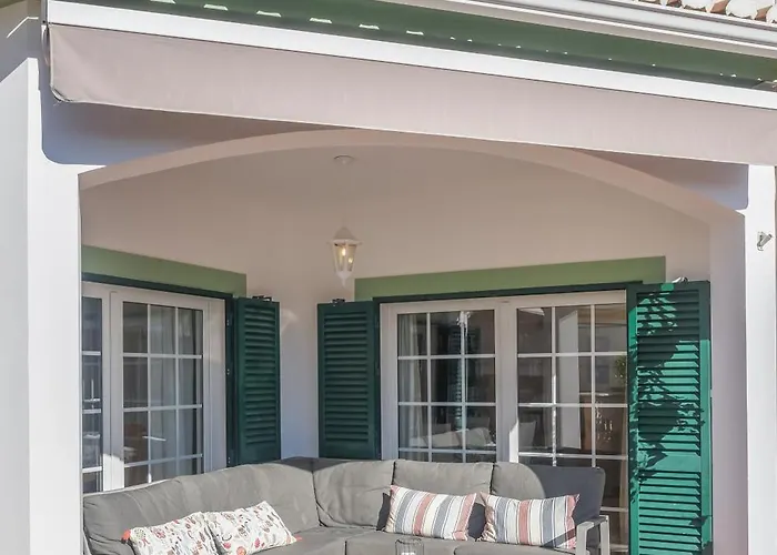 Majoka, 4 Bedroom Private Villa *