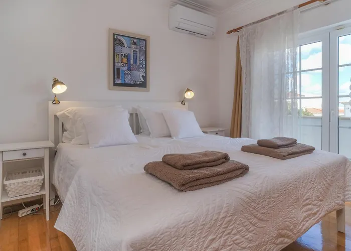 Majoka, 4 Bedroom Private *