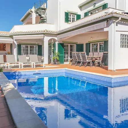 Majoka, 4 Bedroom Private Villa *
