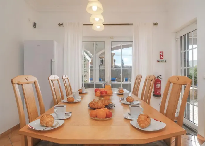 Majoka, 4 Bedroom Private Βίλα *