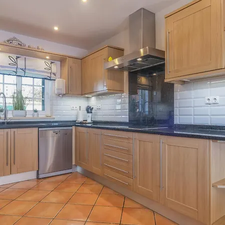 Villa Majoka, 4 Bedroom Private Lagos